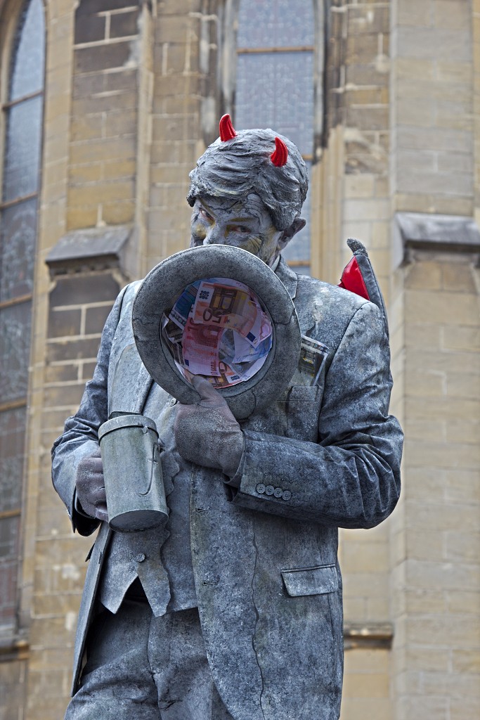 valkenburg living statue levend standbeeld evenement event festival festiviteit kunst art straatkunst streetart artiest beeld beeldhouwwerk